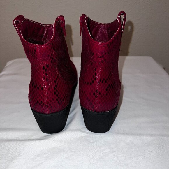 True Craft Red Faux Snakeskin Ankle Boots 6M New - Picture 3 of 7